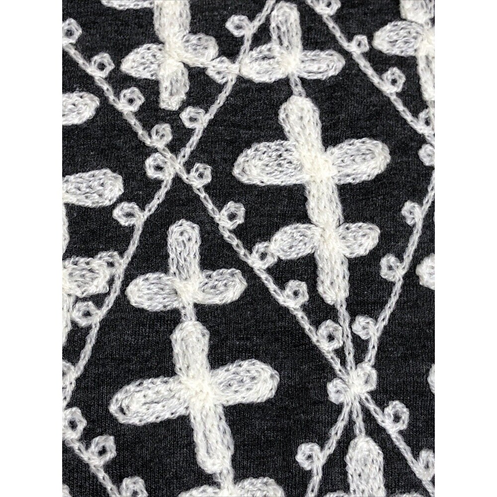 Angel Heart Boutique Women's Flowy top Gray w/ Off White Stitch Design Size 2X - Picture 5 of 10
